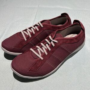 Clarks Collection maroon stretch sneakers, size 8 1/2 W B43